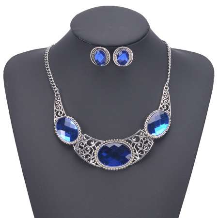 large crystal statement necklace and earring set with a beautiful scroll design 0334