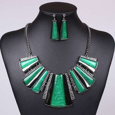 Women bib style necklace & earrings 1610